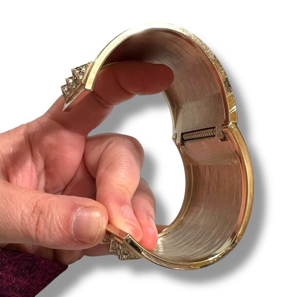 Victorias Secret Scandalous Cuff Bracelet Bangle Rhinestones Gold Tone Hinged - Picture 8 of 13